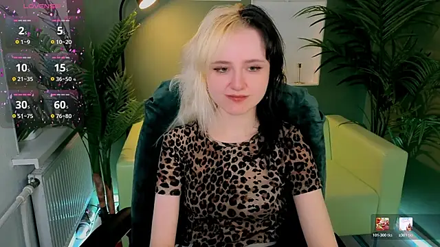 girl next doorr online show from March 28, 1:11 pm