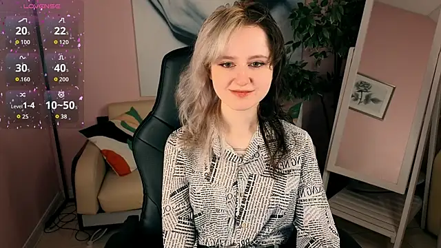 Snapshot of girl_next_doorr chatting on June 20, 1:14 pm girl next doorr online show from June 20, 1:14 pm