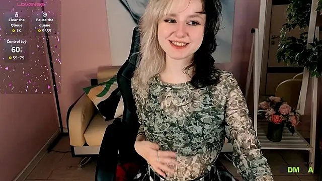 Snapshot of girl_next_doorr chatting on August 1, 1:32 pm girl next doorr online show from August 1, 1:32 pm