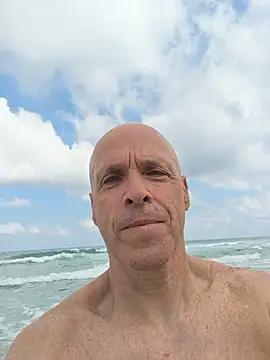 Snapshot of fergi1999 chatting on July 3, 6:20 am fergi1999 online show from July 3, 6:20 am
