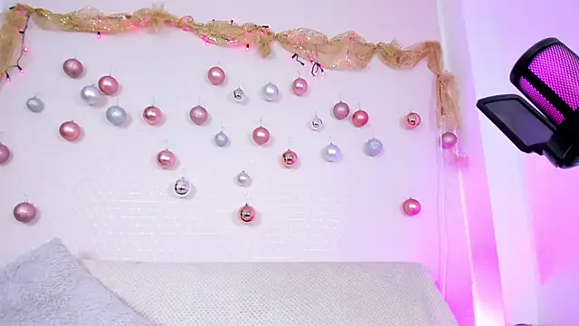 missweetpeach online show from December 18, 11:44 pm