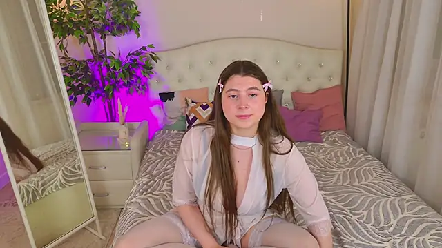 Queen Michelle  online show from April 14, 9:32 pm