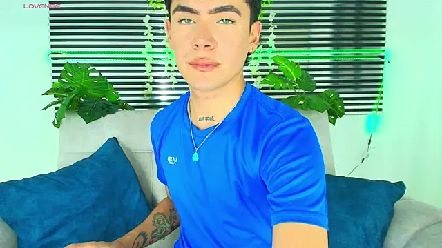 CamiiGuzmanX online show from January 8, 8:11 pm