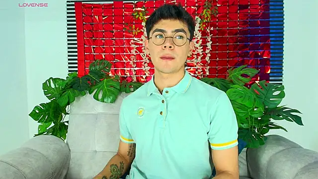 CamiiGuzmanX online show from February 28, 8:43 pm