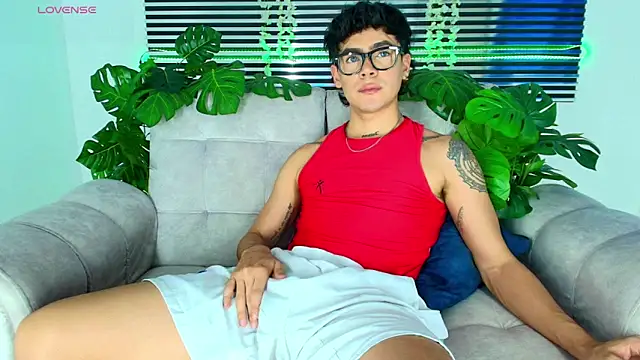 CamiiGuzmanX online show from March 6, 9:00 pm