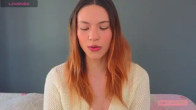 Snapshot of AntonellaaRossii chatting on February 14, 2:14 pm AntonellaaRossii online show from February 14, 2:14 pm