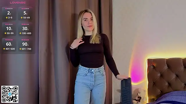 HoneyJohansson online show from April 7, 3:23 pm