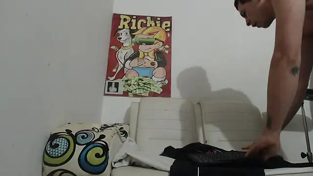 Thomasjons  online show from December 18, 8:48 pm