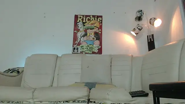 Thomasjons  online show from April 13, 3:12 am