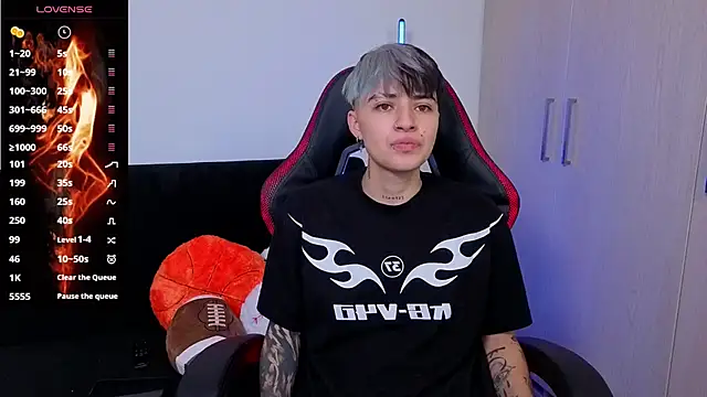 imlaiaaa online show from December 1, 10:15 pm