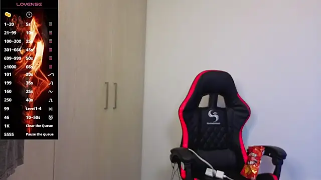 imlaiaaa online show from December 18, 8:26 pm