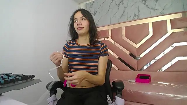 Mia swift ch online show from October 25, 3:25 am