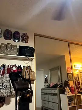 Snapshot of Chicagobabe chatting on September 27, 9:36 am Chicagobabe online show from September 27, 9:36 am