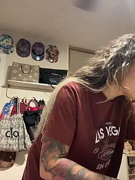 Snapshot of Chicagobabe chatting on September 28, 1:22 am Chicagobabe online show from September 28, 1:22 am