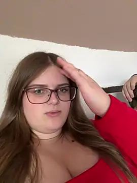 Snapshot of CurvyPaar2 chatting on February 1, 2:37 pm CurvyPaar2 online show from February 1, 2:37 pm