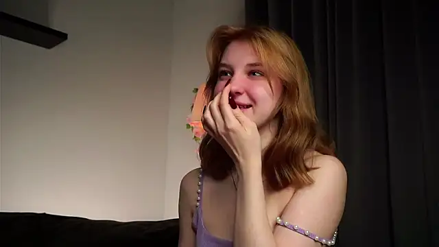 Snapshot of EasterBonney chatting on September 24, 11:24 am EasterBonney online show from September 24, 11:24 am