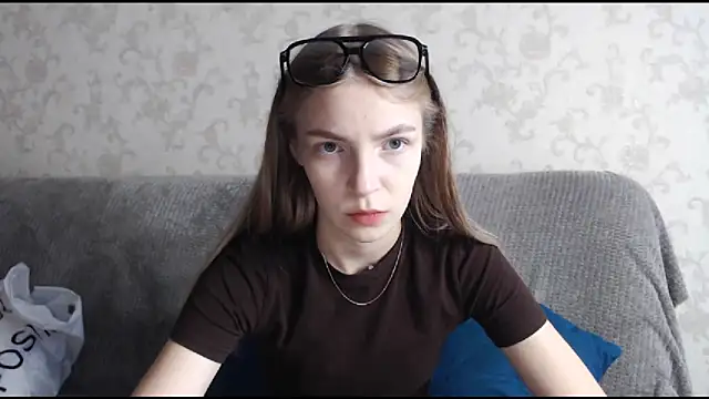 HitGyrl online show from October 25, 7:49 am