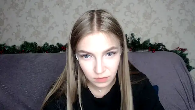 HitGyrl online show from December 15, 3:38 pm