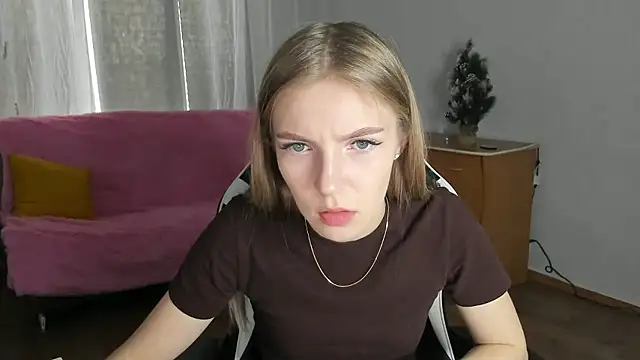 HitGyrl online show from January 12, 8:19 am