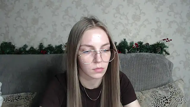 HitGyrl online show from February 11, 8:14 pm