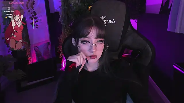 LiliLuna online show from February 18, 4:03 pm