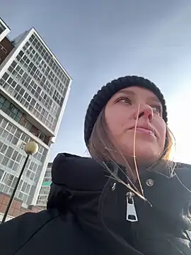 Snapshot of ElliRose chatting on October 31, 6:47 am ElliRose online show from October 31, 6:47 am