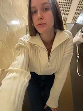 ElliRose online show from December 22, 7:49 am