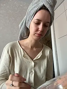 ElliRose online show from February 19, 5:58 am