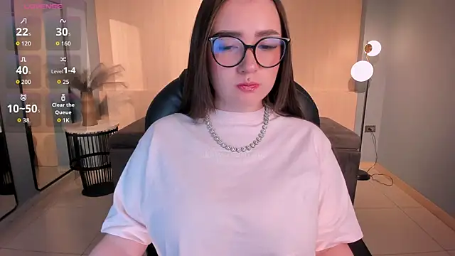 SarahRhodes  online show from October 20, 11:43 am