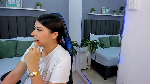 anagil  online show from December 20, 8:27 pm