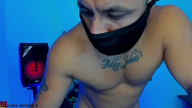 Snapshot of zeus_7777 chatting on November 30, 12:09 pm zeus 7777 online show from November 30, 12:09 pm