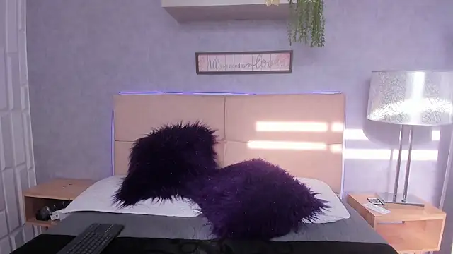 VioletaNova online show from December 18, 12:44 pm