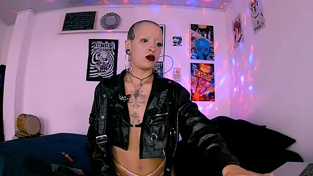 plutonbluemooon333 online show from April 4, 10:29 pm