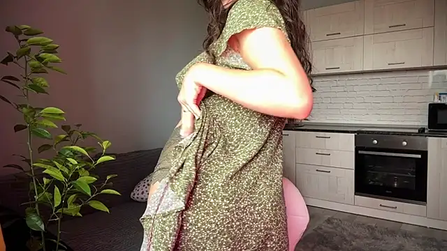 Luna Raee online show from September 20, 7:42 am