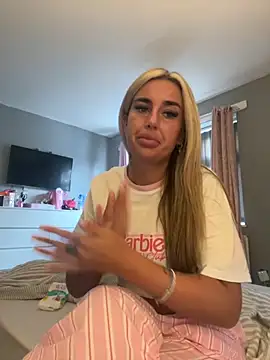 EllieMaeBaby online show from December 5, 1:20 pm