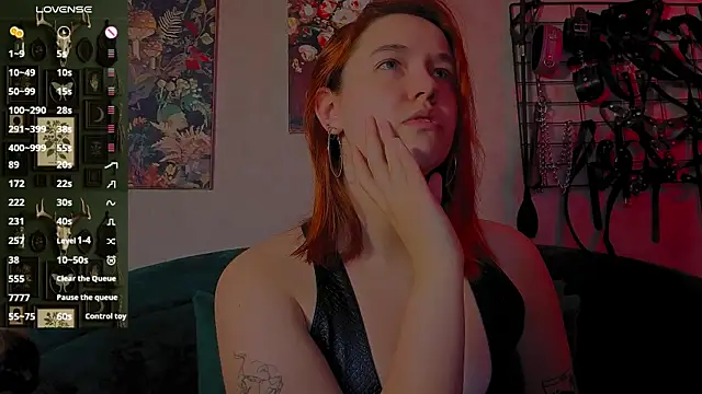 Snapshot of the_high_priestess chatting on April 28, 4:50 am the high priestess online show from April 28, 4:50 am
