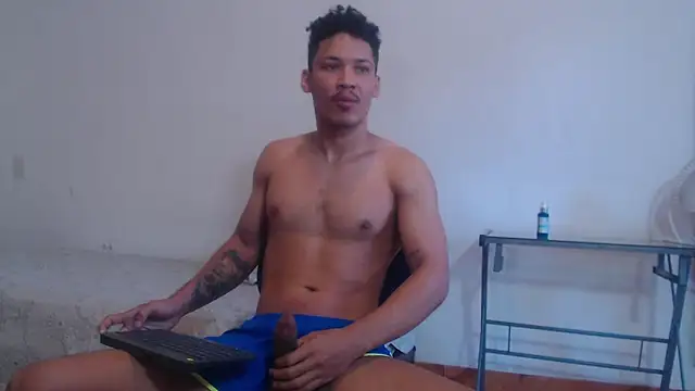 Snapshot of RuiMaddoox chatting on December 20, 12:56 pm RuiMaddoox online show from December 20, 12:56 pm