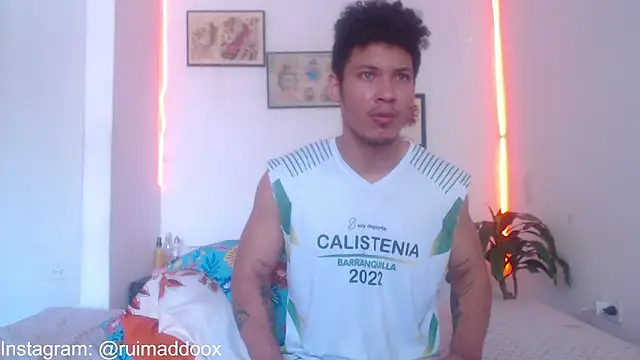 Snapshot of RuiMaddoox chatting on January 18, 2:21 pm RuiMaddoox online show from January 18, 2:21 pm