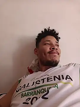 Snapshot of RuiMaddoox chatting on February 13, 7:43 pm RuiMaddoox online show from February 13, 7:43 pm