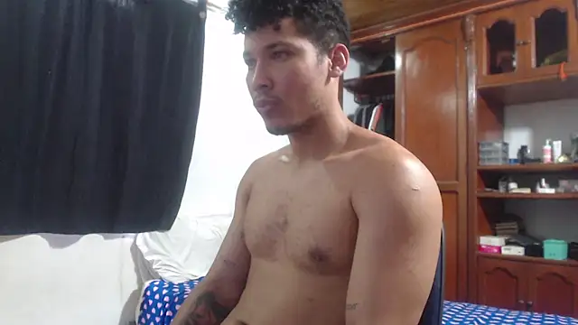 Snapshot of RuiMaddoox chatting on March 17, 12:30 pm RuiMaddoox online show from March 17, 12:30 pm