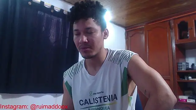 Snapshot of RuiMaddoox chatting on March 18, 12:30 pm RuiMaddoox online show from March 18, 12:30 pm