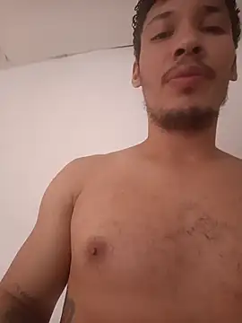 Snapshot of RuiMaddoox chatting on April 3, 5:55 pm RuiMaddoox online show from April 3, 5:55 pm