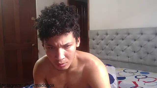 Snapshot of RuiMaddoox chatting on April 16, 1:01 pm RuiMaddoox online show from April 16, 1:01 pm