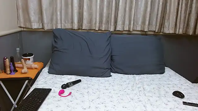 SlutyAngelxxx online show from February 13, 6:59 pm