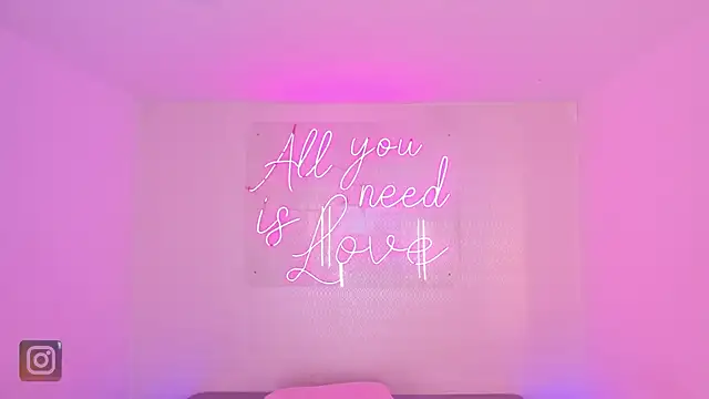 aleksandramiller  online show from January 6, 12:31 pm