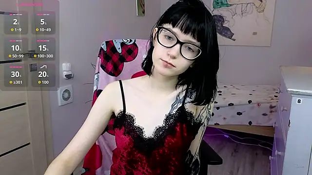 Snapshot of HazelTompson chatting on October 3, 8:28 pm HazelTompson online show from October 3, 8:28 pm