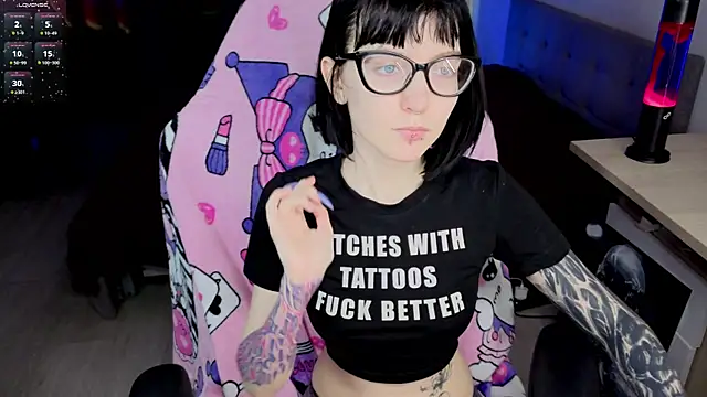 Snapshot of HazelTompson chatting on March 15, 12:11 pm HazelTompson online show from March 15, 12:11 pm