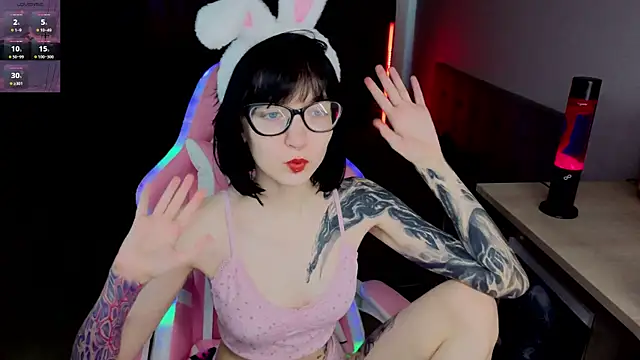 Snapshot of HazelTompson chatting on April 9, 12:21 pm HazelTompson online show from April 9, 12:21 pm