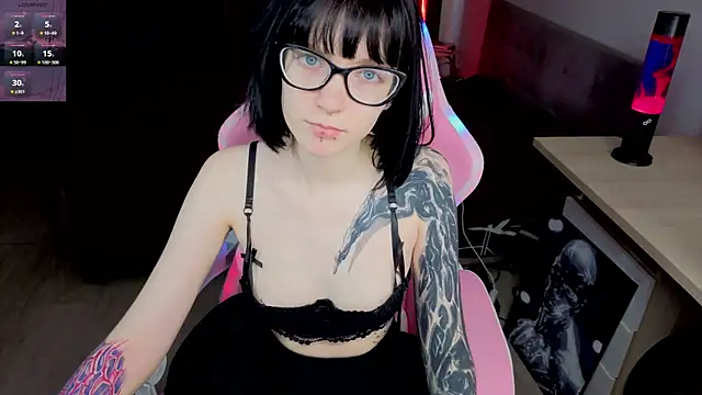 Snapshot of HazelTompson chatting on April 10, 12:21 pm HazelTompson online show from April 10, 12:21 pm