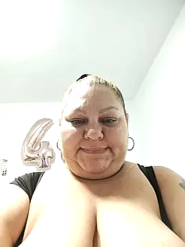 Snapshot of Miasmithr chatting on November 28, 1:25 pm Miasmithr online show from November 28, 1:25 pm